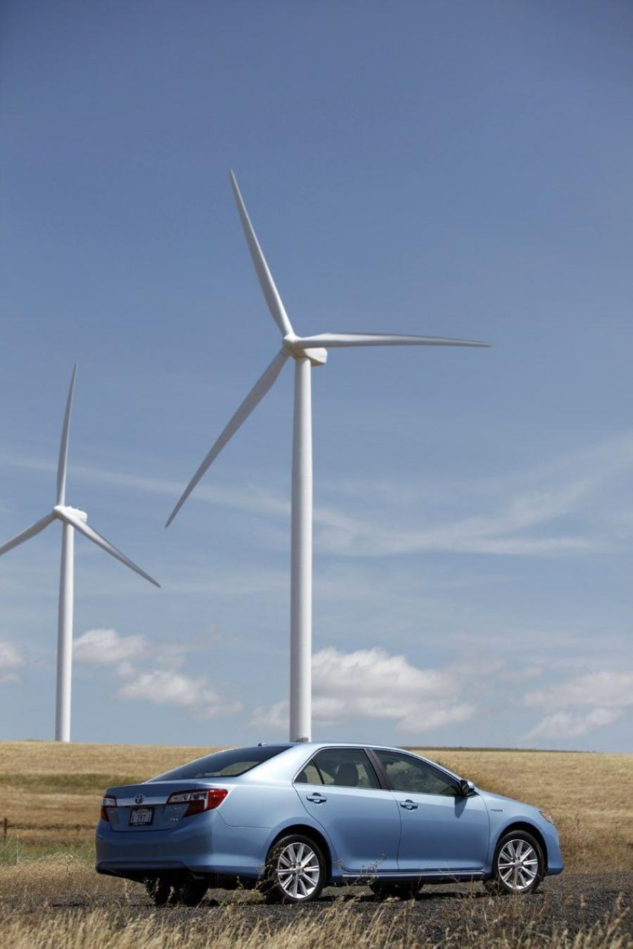  Toyota Camry Hybrid 2012 года  (фото 2 из 71)
